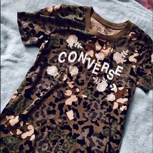 NWOT CONVERSE CAMO/ROSE TOP